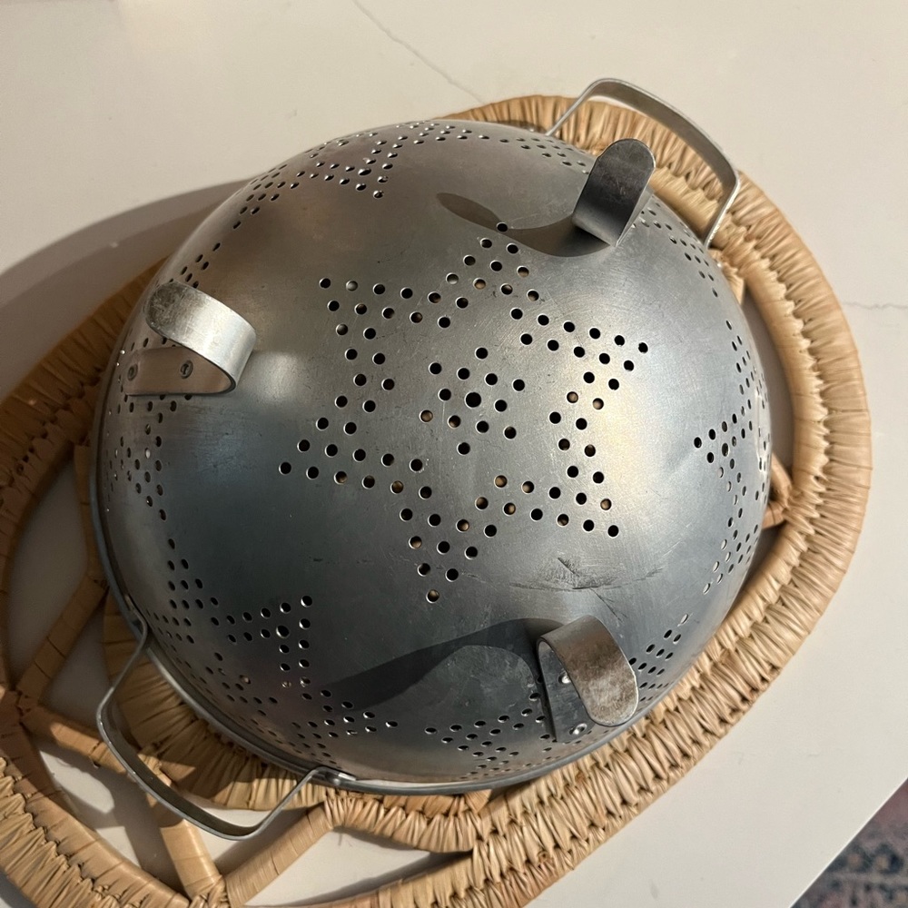 Stainless Steel Colander - Picture 3 of 6